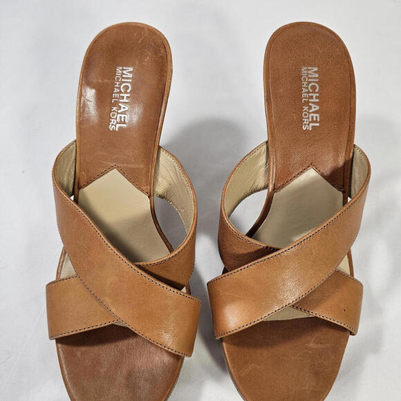 Michael Kors Benny Flip-Flop Wedge Sandal Size 7 M Brown Gold Studded - Picture 2 of 10